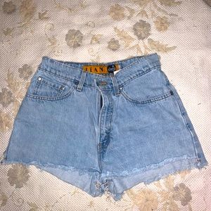 Vintage Silver tab Levi jean shorts